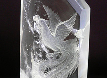天然水晶六角柱　鳳凰手彫り「富貴繁栄　鳳凰」