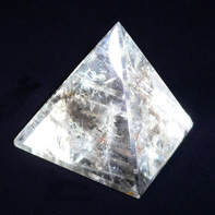 水晶レインボーピラミッド Q06