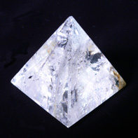 水晶レインボーピラミッド Q07